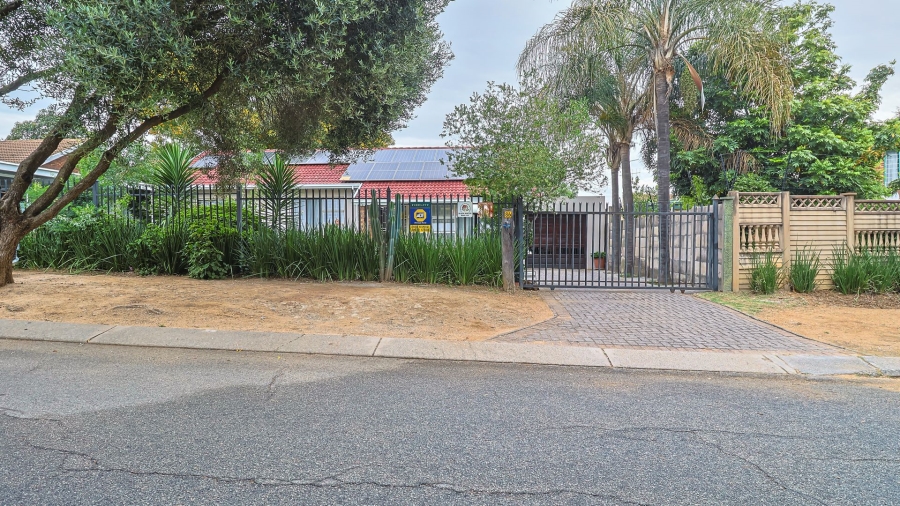 3 Bedroom Property for Sale in Rooihuiskraal Gauteng