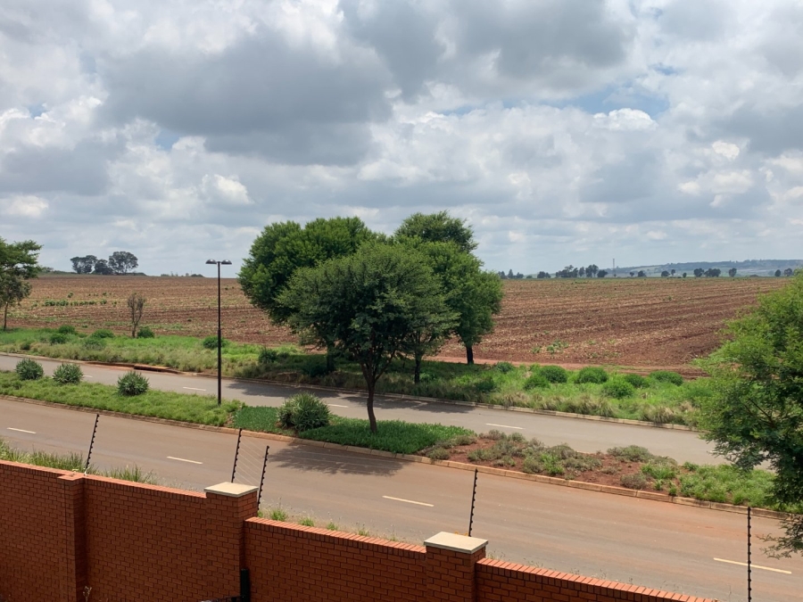 To Let 1 Bedroom Property for Rent in Glen Marais Gauteng