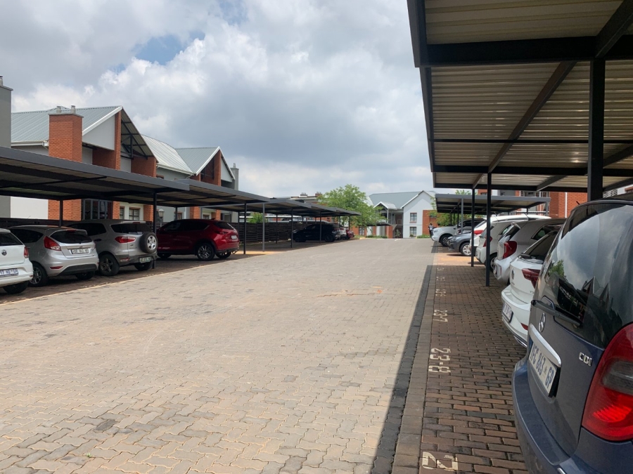 To Let 1 Bedroom Property for Rent in Glen Marais Gauteng