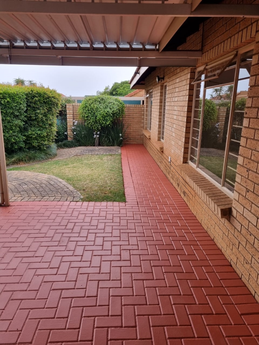 2 Bedroom Property for Sale in Equestria Gauteng