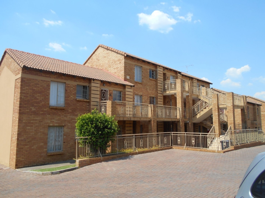 To Let 2 Bedroom Property for Rent in Eco Park Gauteng
