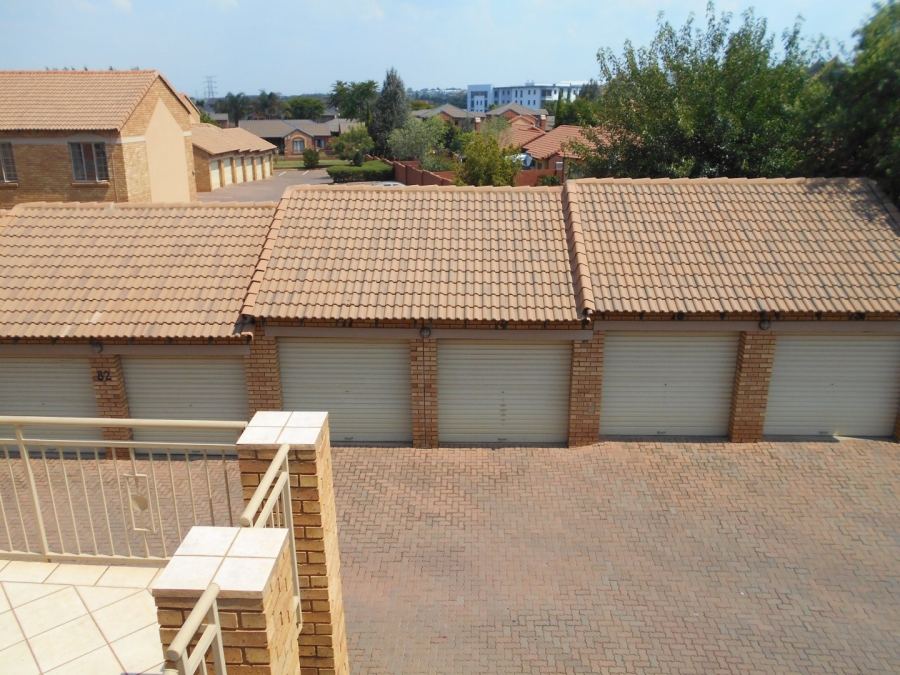 To Let 2 Bedroom Property for Rent in Eco Park Gauteng