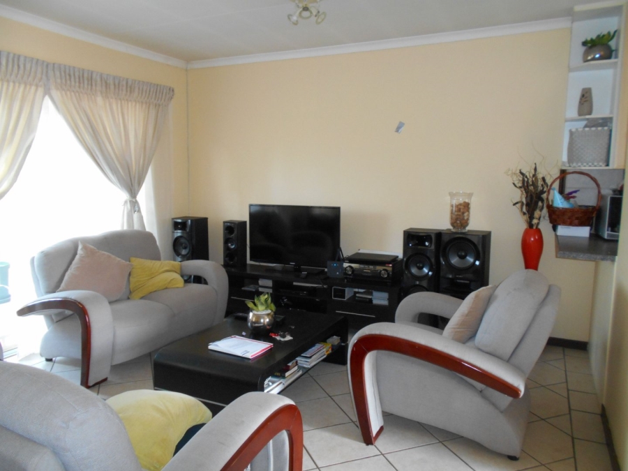 To Let 2 Bedroom Property for Rent in Eco Park Gauteng