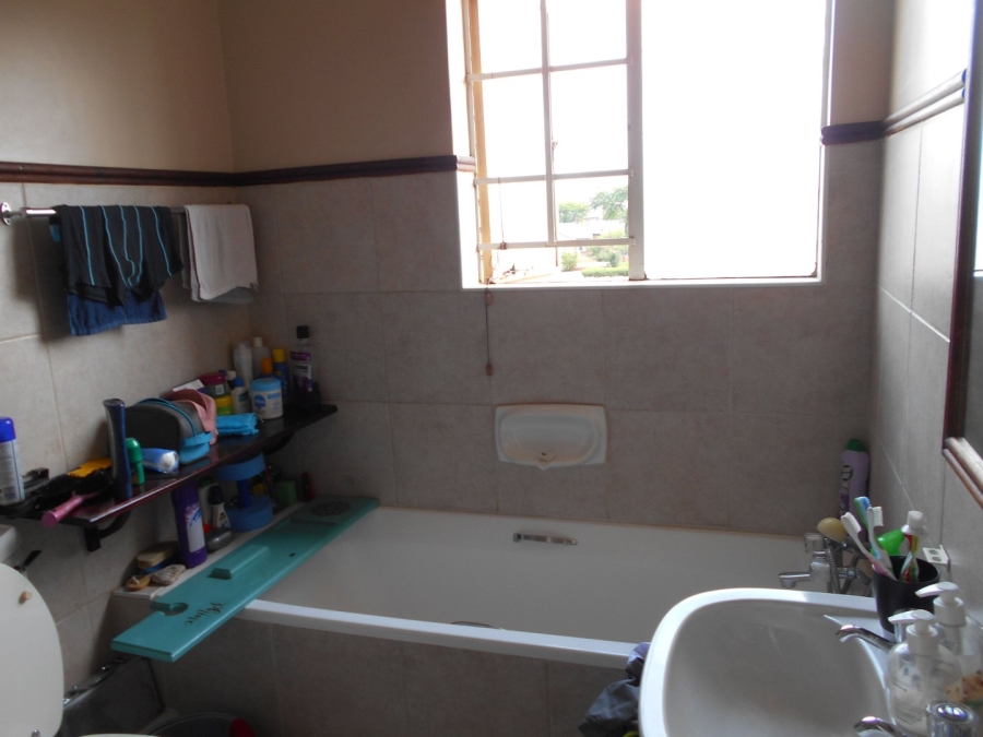 To Let 2 Bedroom Property for Rent in Eco Park Gauteng