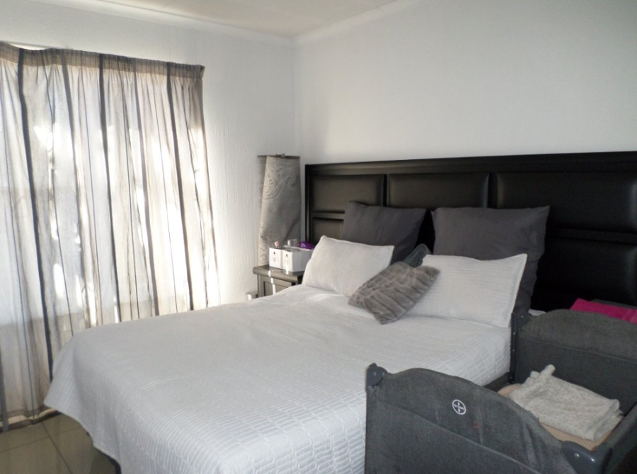 2 Bedroom Property for Sale in Greenstone Hill Gauteng