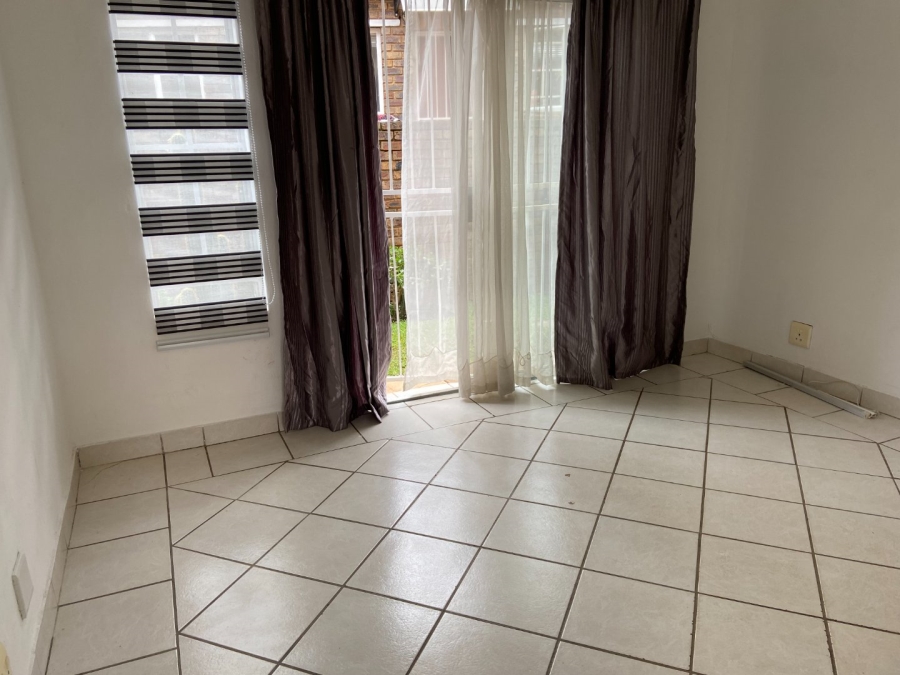 1 Bedroom Property for Sale in Highveld Gauteng