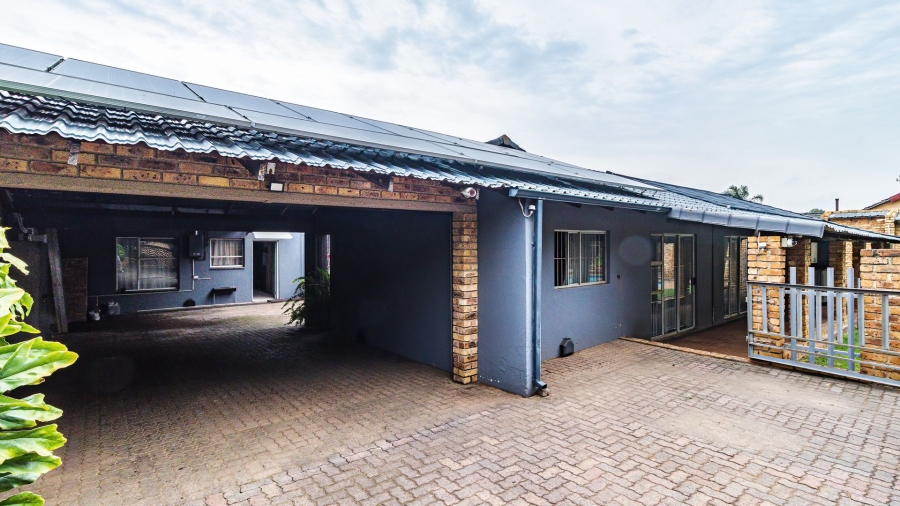 5 Bedroom Property for Sale in Bonaero Park Gauteng