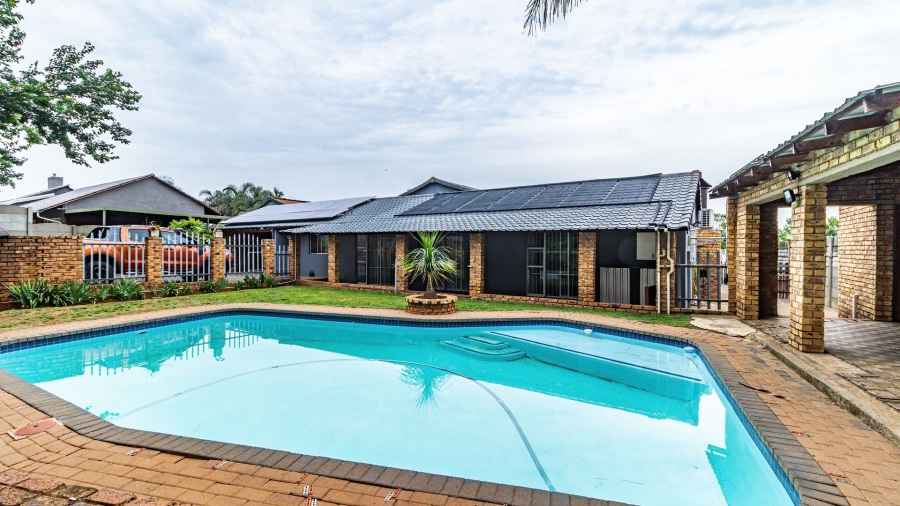 5 Bedroom Property for Sale in Bonaero Park Gauteng