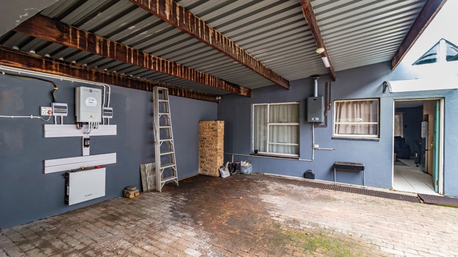 5 Bedroom Property for Sale in Bonaero Park Gauteng