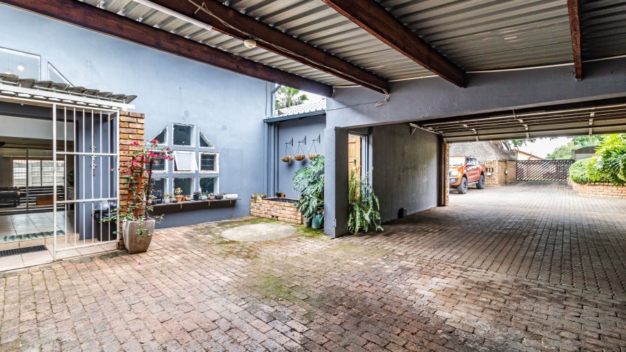 5 Bedroom Property for Sale in Bonaero Park Gauteng