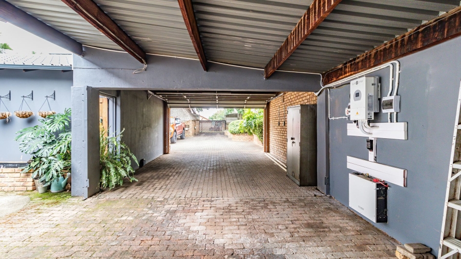 5 Bedroom Property for Sale in Bonaero Park Gauteng