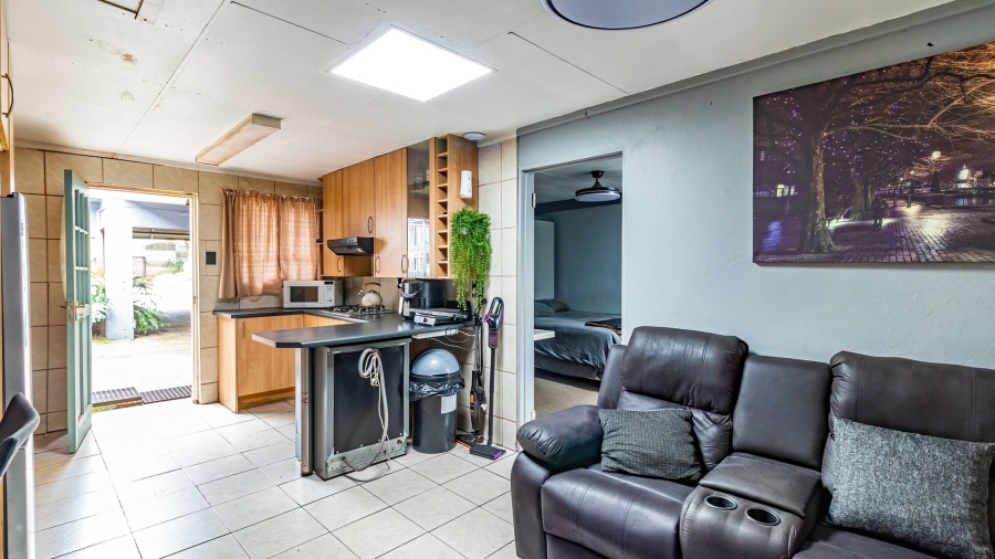 5 Bedroom Property for Sale in Bonaero Park Gauteng