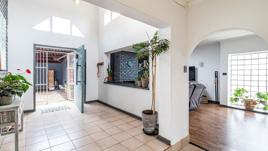 5 Bedroom Property for Sale in Bonaero Park Gauteng