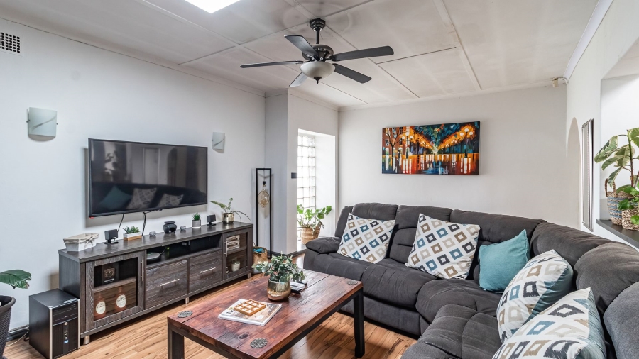 5 Bedroom Property for Sale in Bonaero Park Gauteng