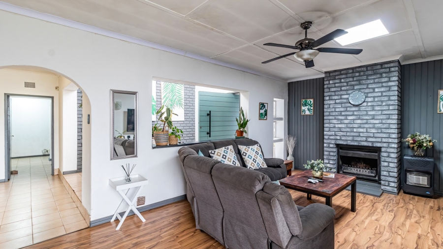 5 Bedroom Property for Sale in Bonaero Park Gauteng