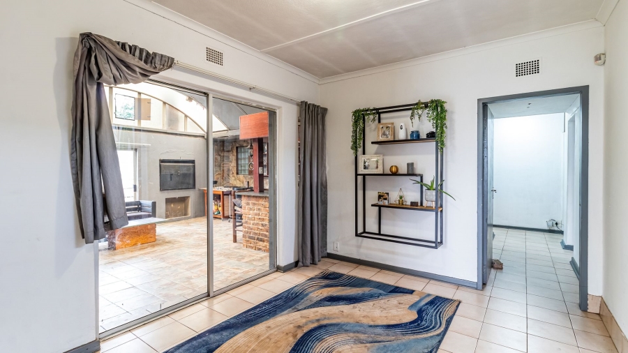 5 Bedroom Property for Sale in Bonaero Park Gauteng