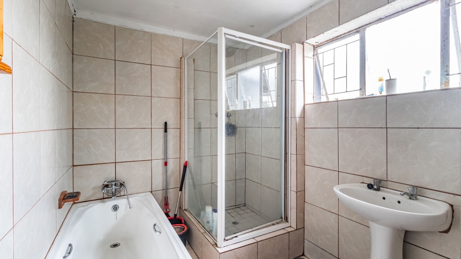 5 Bedroom Property for Sale in Bonaero Park Gauteng