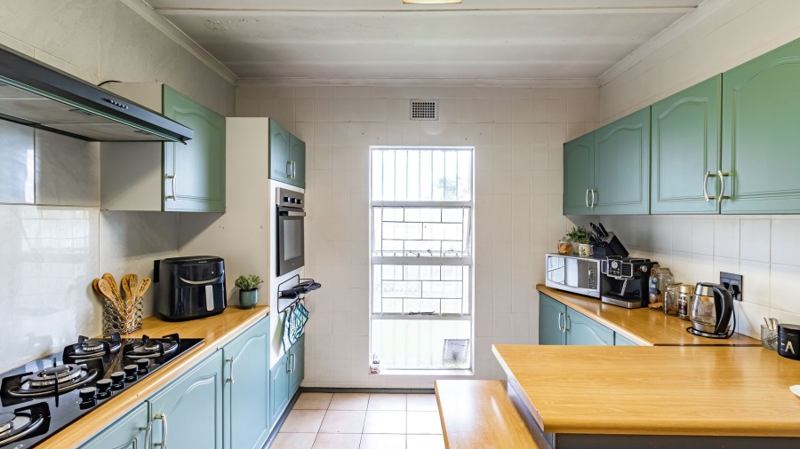 5 Bedroom Property for Sale in Bonaero Park Gauteng