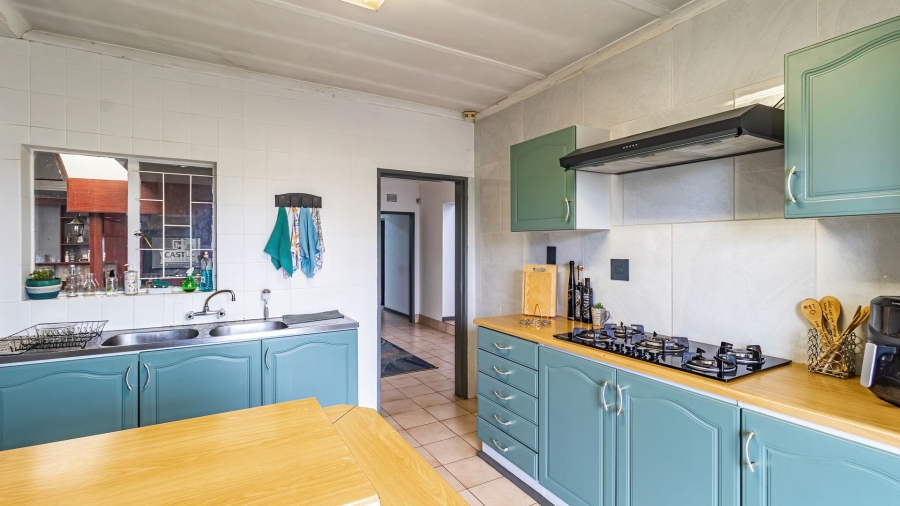 5 Bedroom Property for Sale in Bonaero Park Gauteng