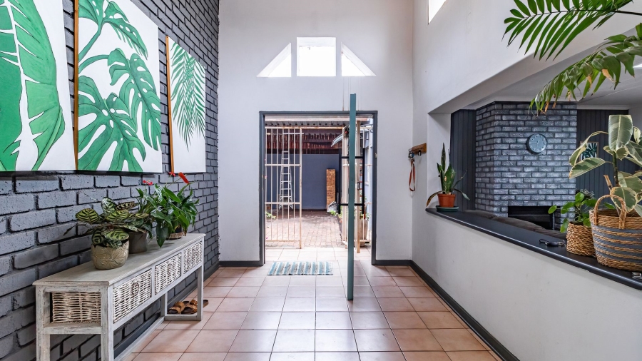 5 Bedroom Property for Sale in Bonaero Park Gauteng