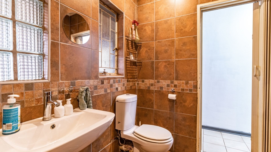 5 Bedroom Property for Sale in Bonaero Park Gauteng