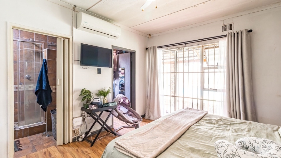 5 Bedroom Property for Sale in Bonaero Park Gauteng