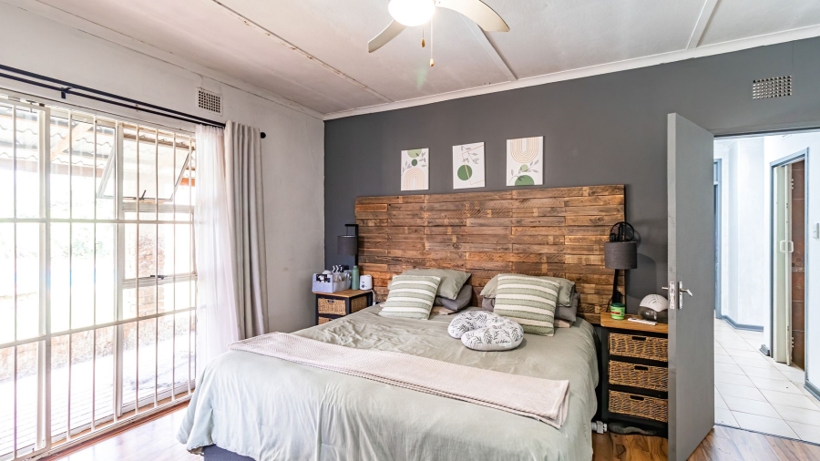 5 Bedroom Property for Sale in Bonaero Park Gauteng