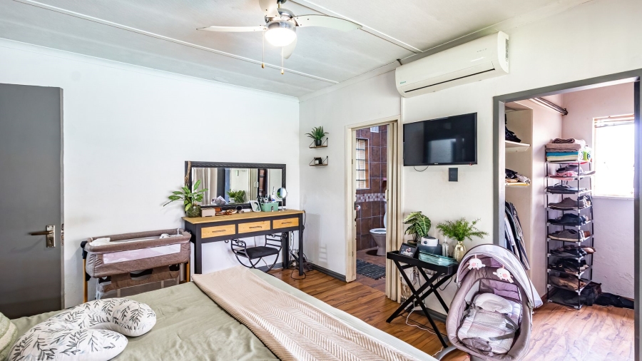 5 Bedroom Property for Sale in Bonaero Park Gauteng