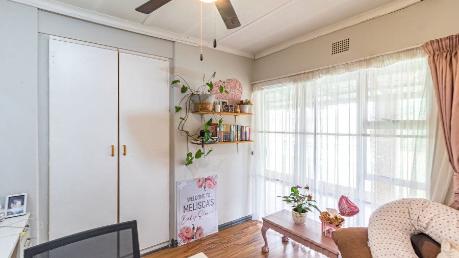 5 Bedroom Property for Sale in Bonaero Park Gauteng