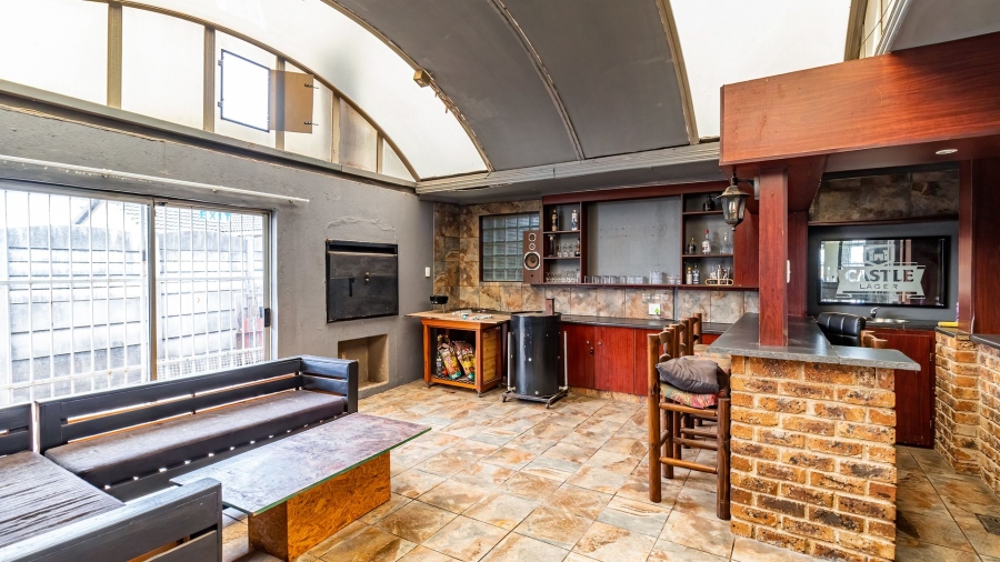 5 Bedroom Property for Sale in Bonaero Park Gauteng