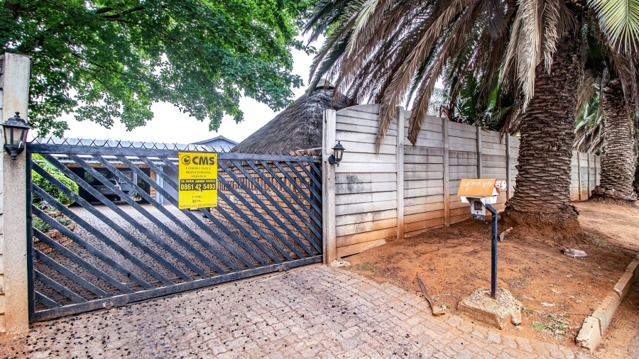 5 Bedroom Property for Sale in Bonaero Park Gauteng