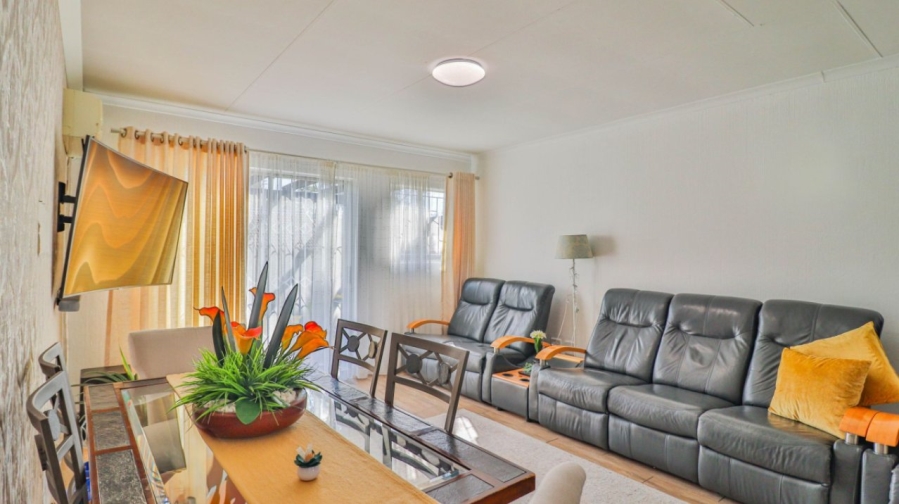 2 Bedroom Property for Sale in Greenstone Hill Gauteng