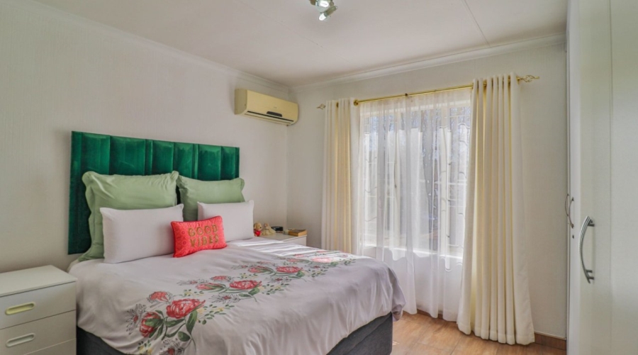 2 Bedroom Property for Sale in Greenstone Hill Gauteng