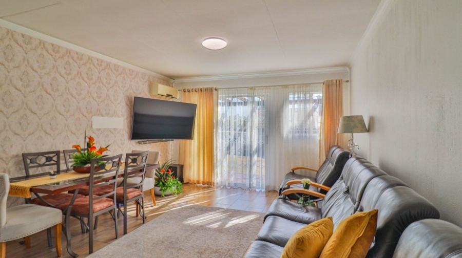 2 Bedroom Property for Sale in Greenstone Hill Gauteng