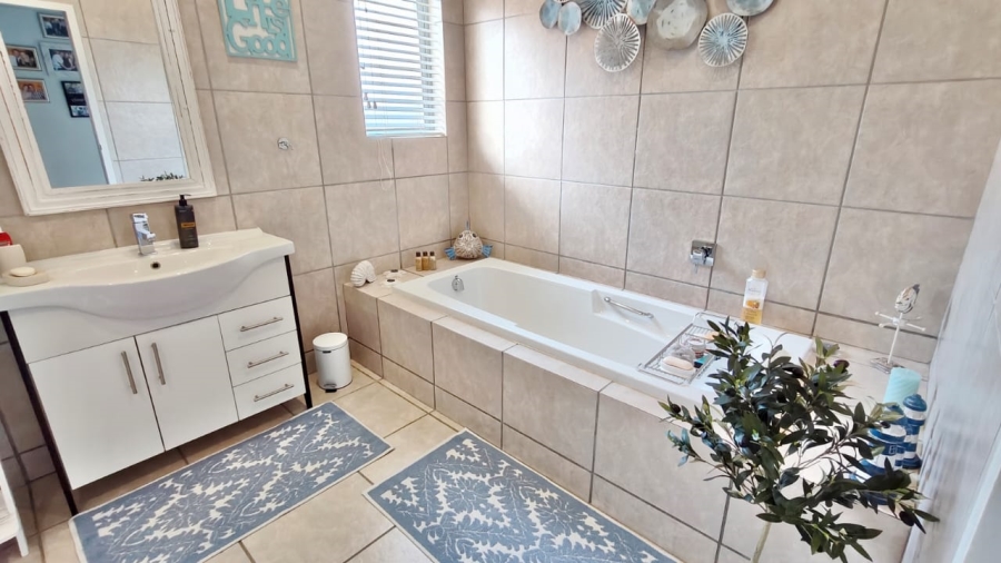 4 Bedroom Property for Sale in Vaal Marina Gauteng