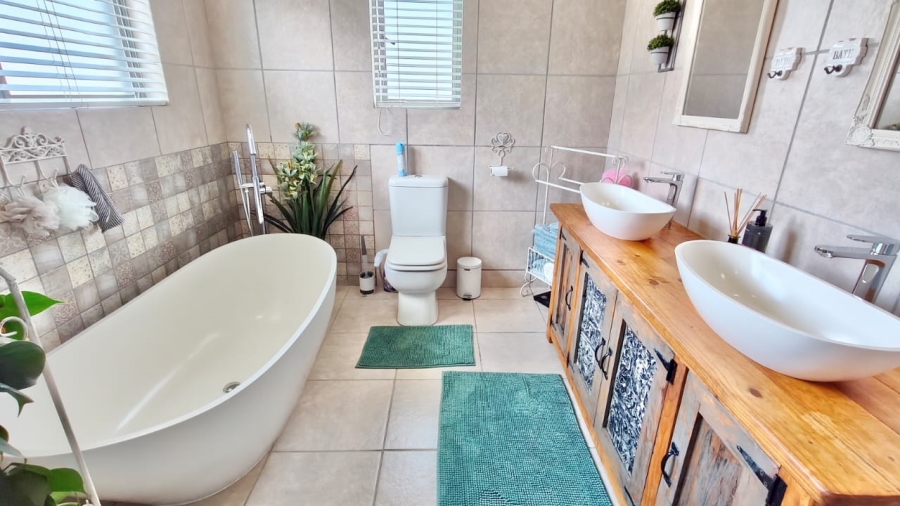 4 Bedroom Property for Sale in Vaal Marina Gauteng