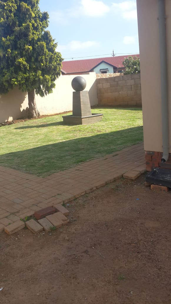 To Let 2 Bedroom Property for Rent in Moroka Gauteng