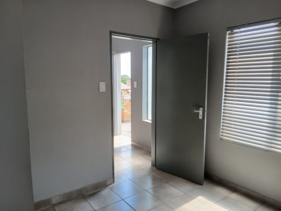To Let 1 Bedroom Property for Rent in Groblerpark Gauteng