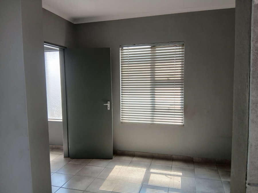 To Let 1 Bedroom Property for Rent in Groblerpark Gauteng