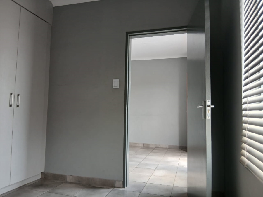 To Let 1 Bedroom Property for Rent in Groblerpark Gauteng