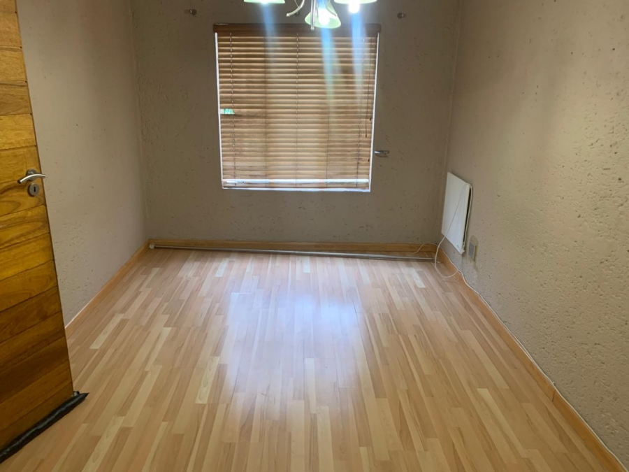 To Let 2 Bedroom Property for Rent in Bassonia Rock Gauteng