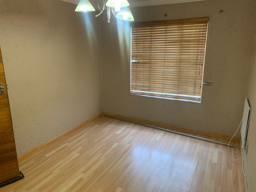 To Let 2 Bedroom Property for Rent in Bassonia Rock Gauteng