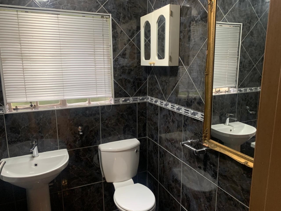 To Let 2 Bedroom Property for Rent in Bassonia Rock Gauteng