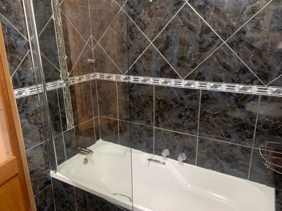 To Let 2 Bedroom Property for Rent in Bassonia Rock Gauteng