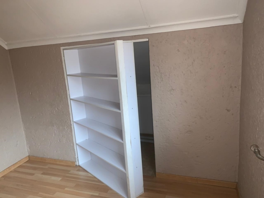 To Let 2 Bedroom Property for Rent in Bassonia Rock Gauteng