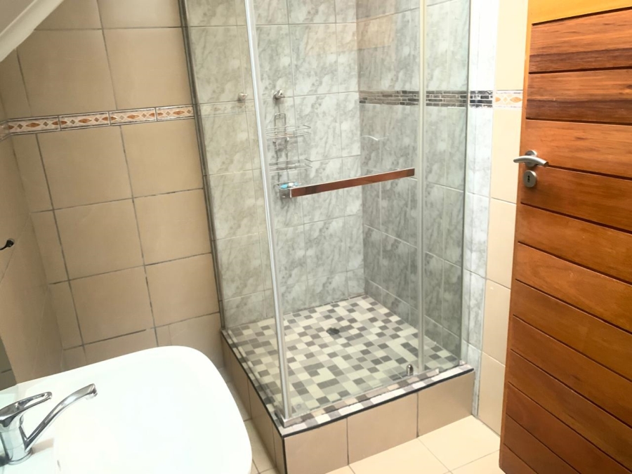 To Let 2 Bedroom Property for Rent in Bassonia Rock Gauteng