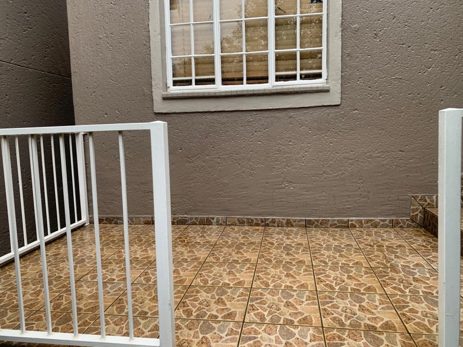 To Let 2 Bedroom Property for Rent in Bassonia Rock Gauteng
