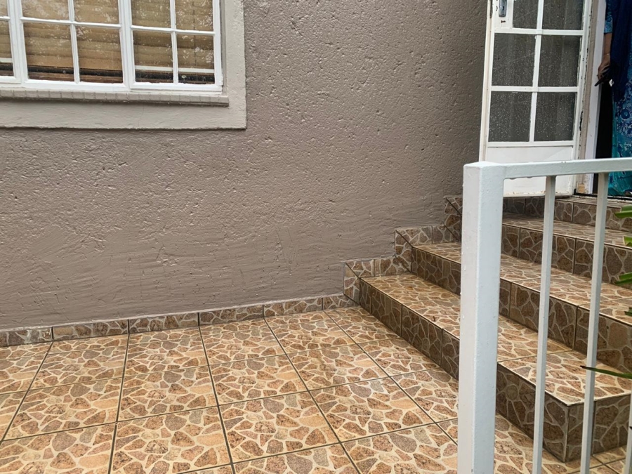 To Let 2 Bedroom Property for Rent in Bassonia Rock Gauteng