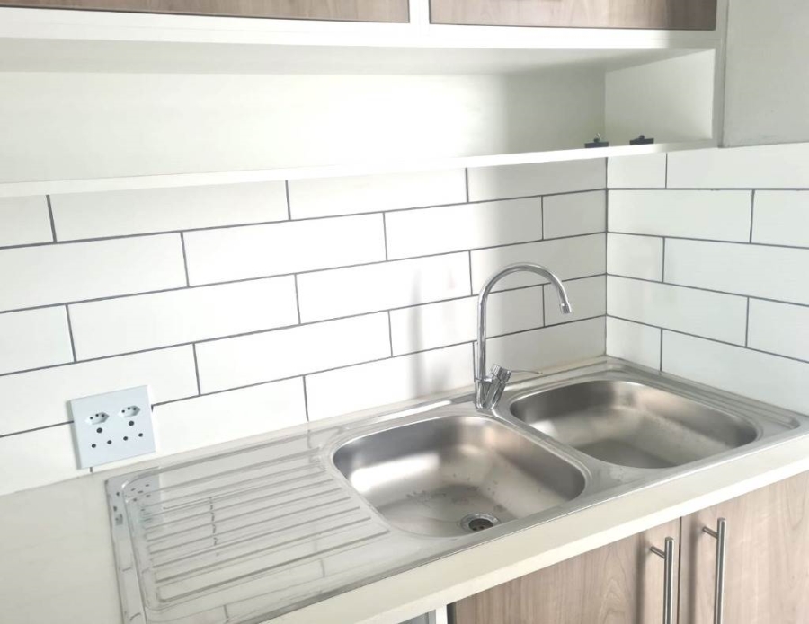 To Let 2 Bedroom Property for Rent in Glen Marais Gauteng