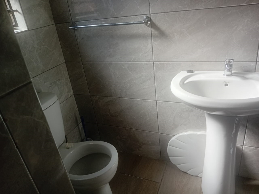 To Let 1 Bedroom Property for Rent in Dhlamini Gauteng